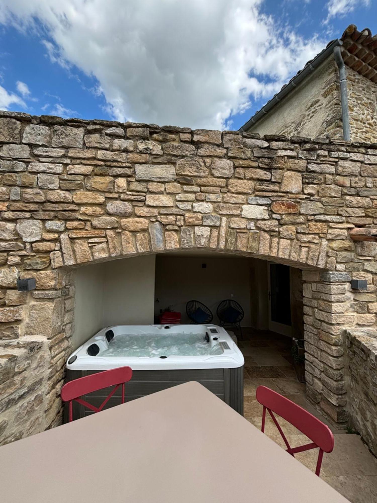 La Maison Des Vendangeurs: Jacuzzi Spa & Seasonal Pool Retreat Martignargues Exterior photo